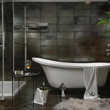 Boutique Chevalier By Bura - Adults Only